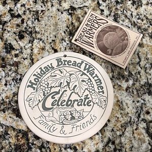 Heart Land Studios Lyn Ulick Holiday Bread Warmer Celebrate Family & Friends NOS